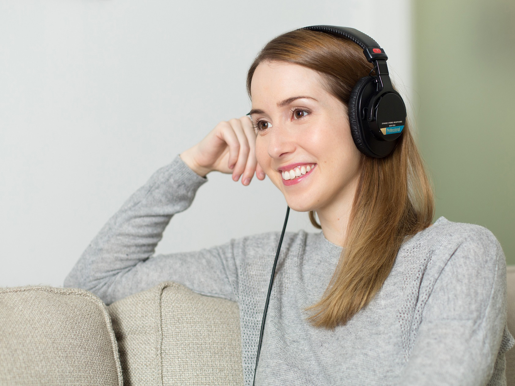 Onlinetherapie_Frau_Headset